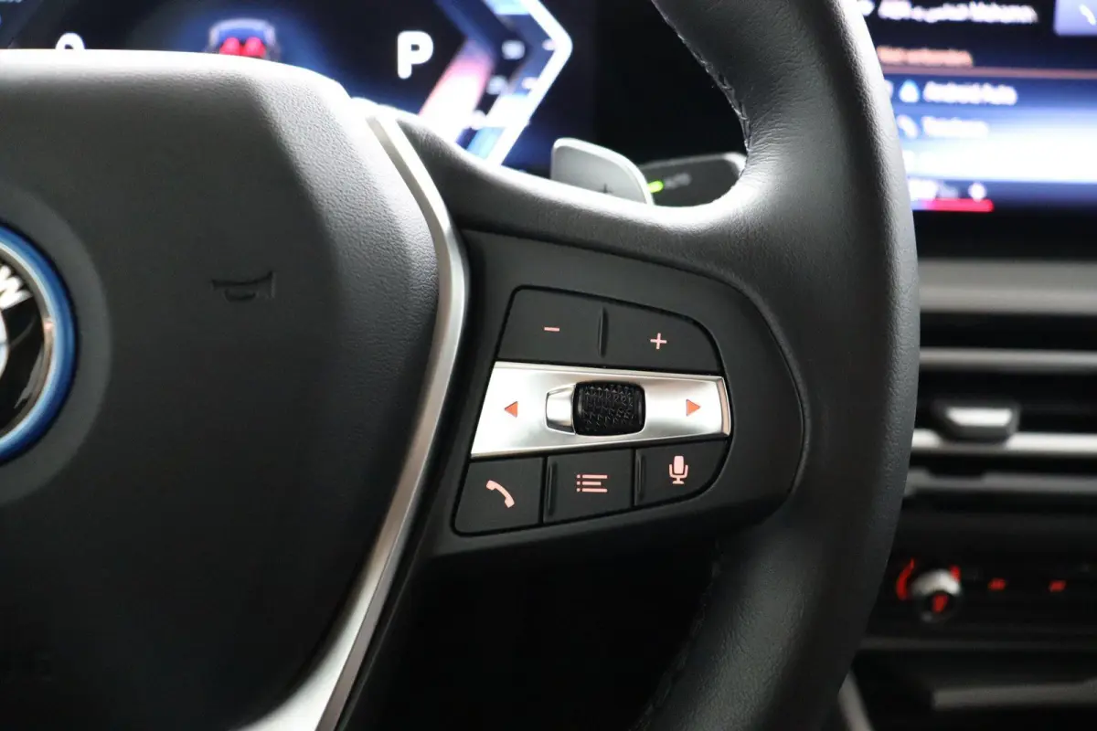320e | SOH 99% | Lederen Sportstoelen | Camera | Parkeersensoren voor en achter | Climate Control | Cruise Control