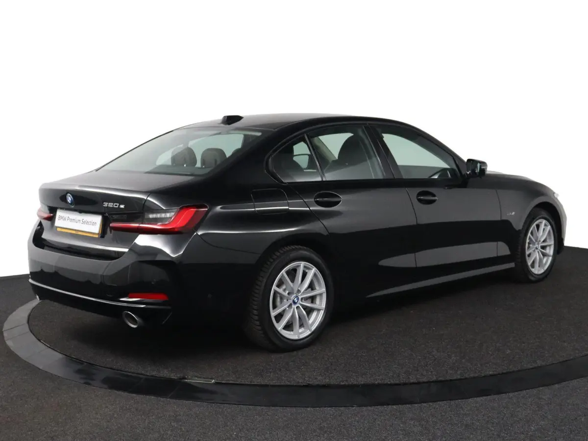 320e | SOH 99% | Lederen Sportstoelen | Camera | Parkeersensoren voor en achter | Climate Control | Cruise Control