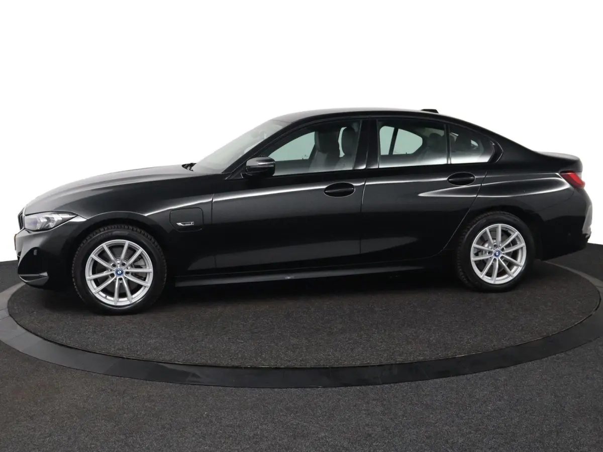 320e | SOH 99% | Lederen Sportstoelen | Camera | Parkeersensoren voor en achter | Climate Control | Cruise Control