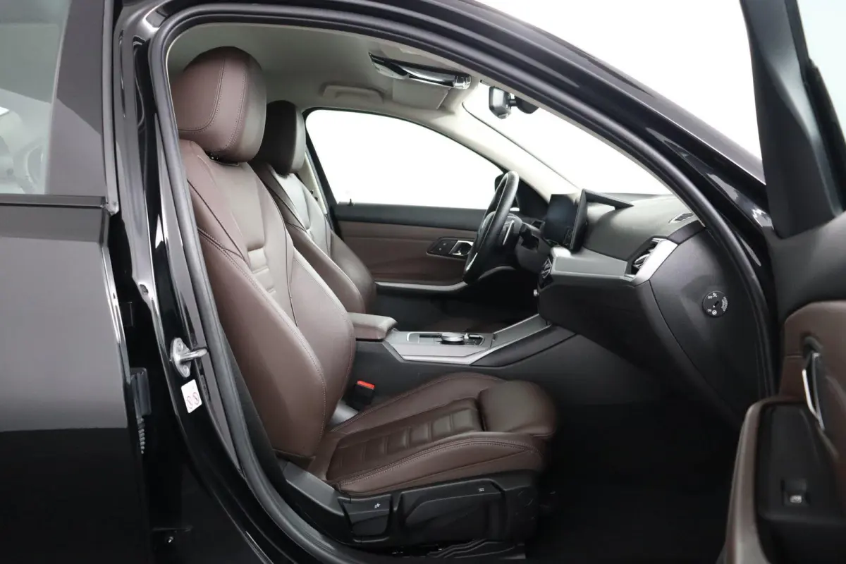 320e | SOH 99% | Lederen Sportstoelen | Camera | Parkeersensoren voor en achter | Climate Control | Cruise Control