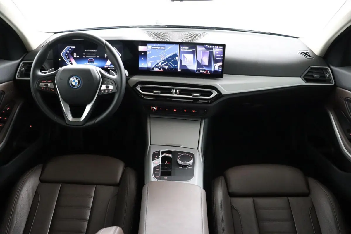 320e | SOH 99% | Lederen Sportstoelen | Camera | Parkeersensoren voor en achter | Climate Control | Cruise Control