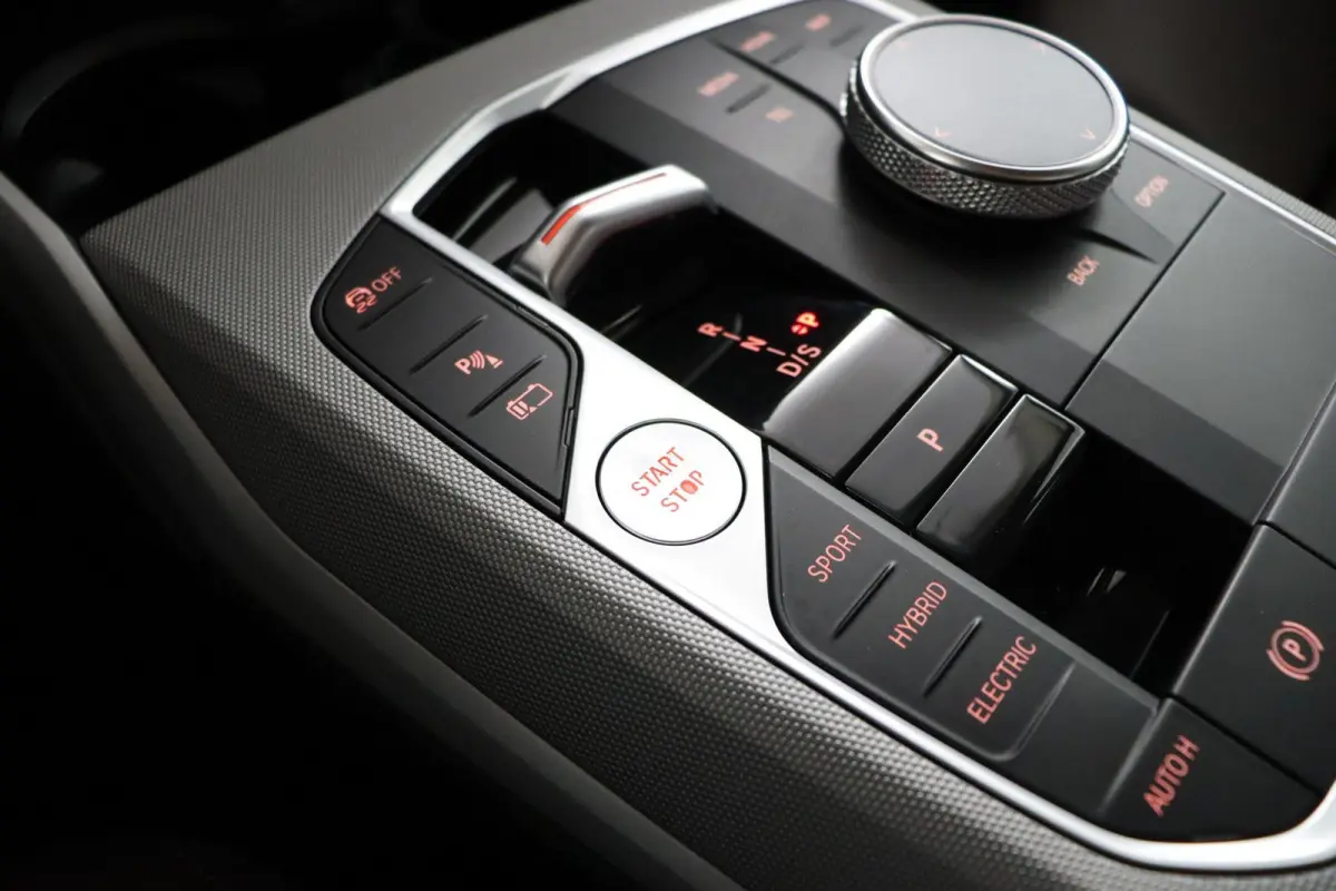 320e | SOH 99% | Lederen Sportstoelen | Camera | Parkeersensoren voor en achter | Climate Control | Cruise Control