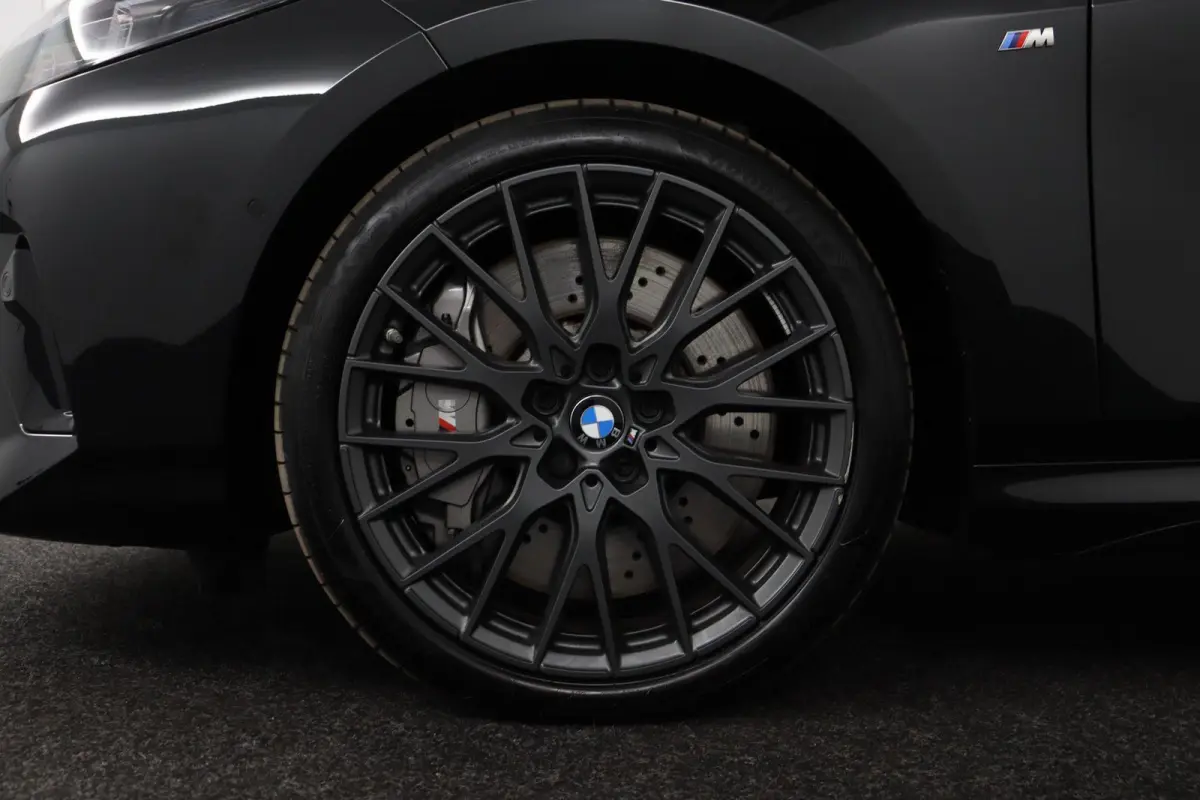 123 xDrive M Sport Pro | Glazen Panoramadak | M Compound Remmen | M Sportstoelen Alcantara Elektrisch | Harman Kardon | Head-Up | Stuur- & Stoelverwarming