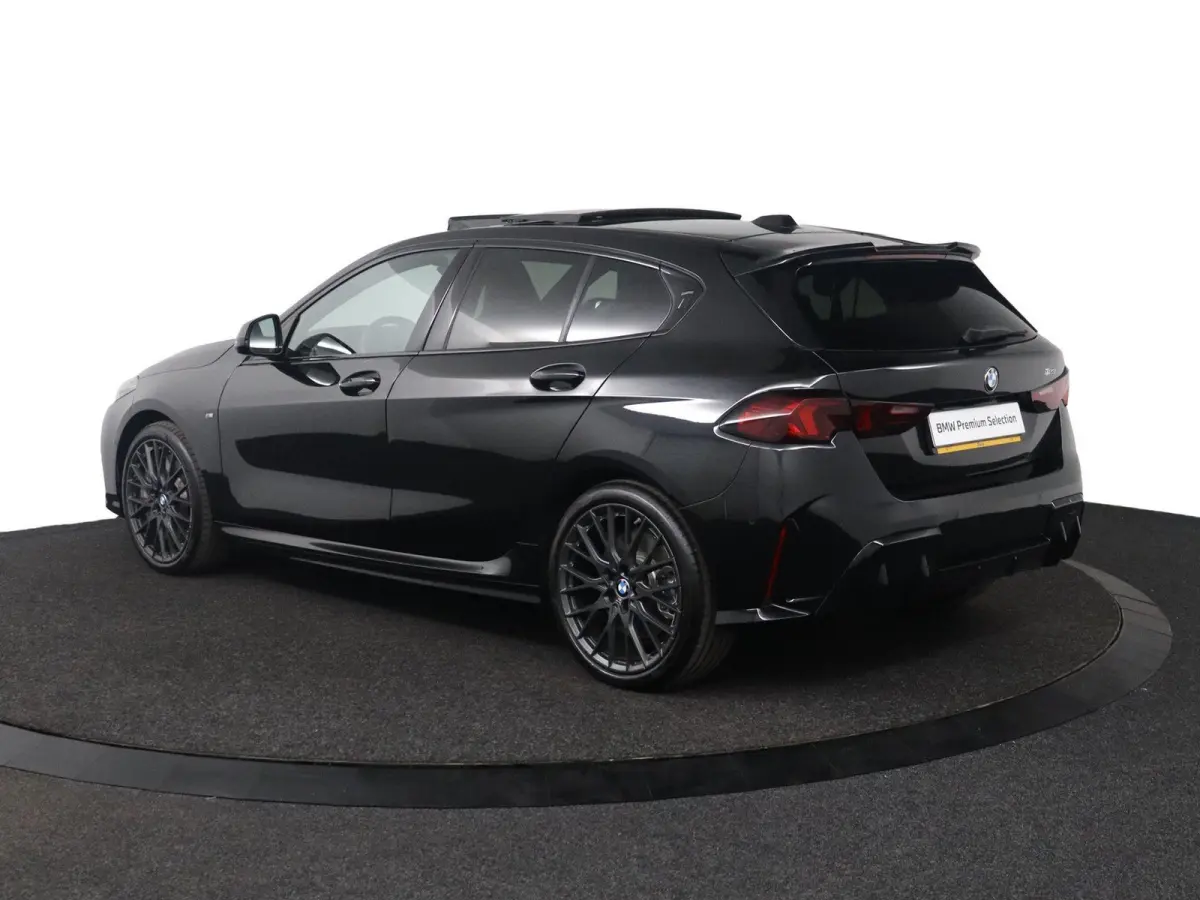 123 xDrive M Sport Pro | Glazen Panoramadak | M Compound Remmen | M Sportstoelen Alcantara Elektrisch | Harman Kardon | Head-Up | Stuur- & Stoelverwarming