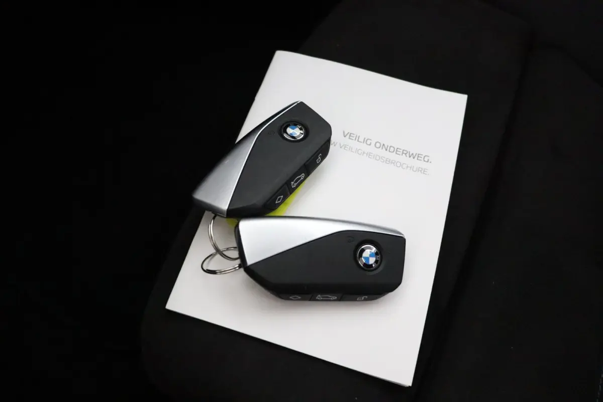 123 xDrive M Sport Pro | Glazen Panoramadak | M Compound Remmen | M Sportstoelen Alcantara Elektrisch | Harman Kardon | Head-Up | Stuur- & Stoelverwarming