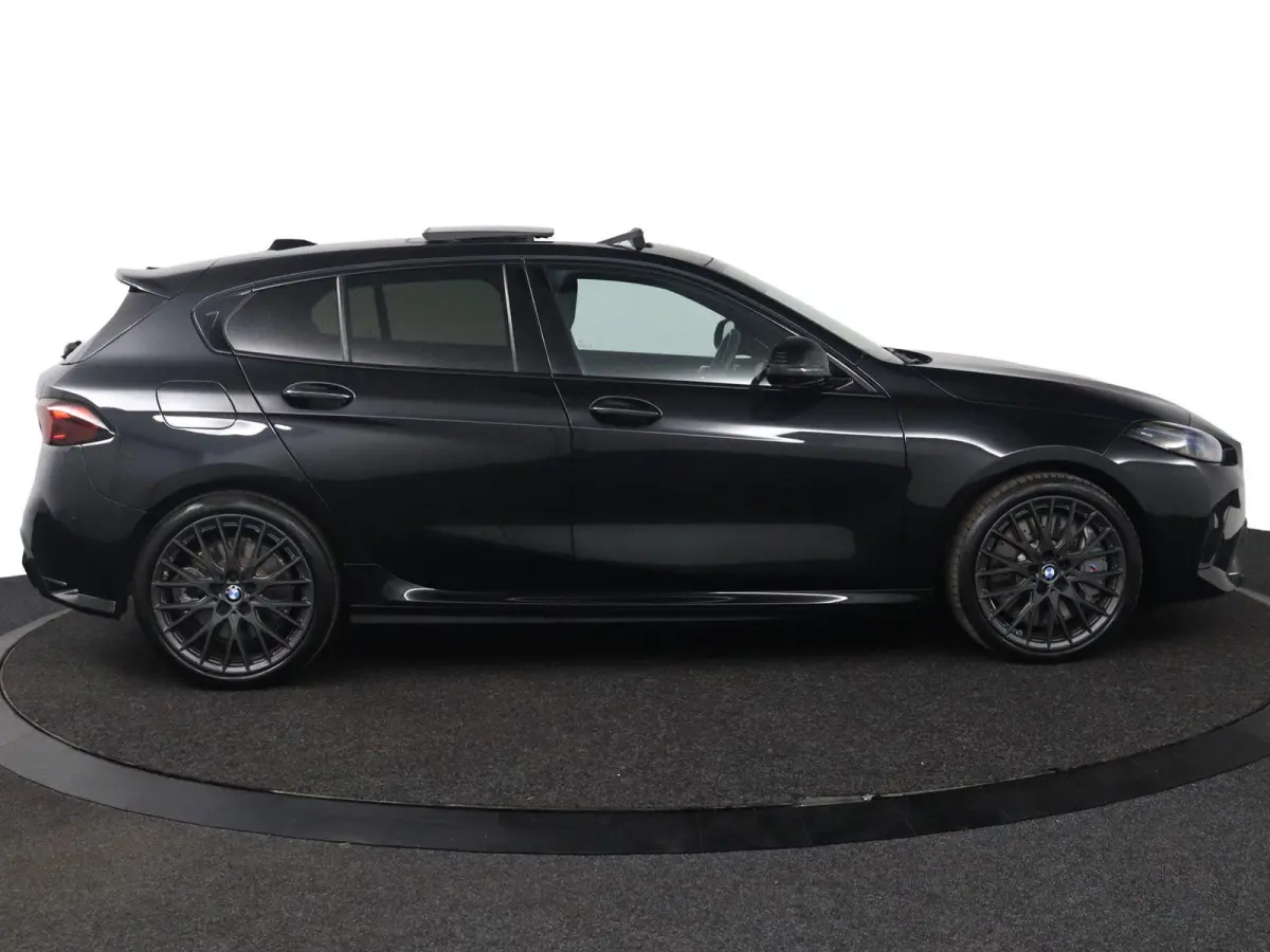 123 xDrive M Sport Pro | Glazen Panoramadak | M Compound Remmen | M Sportstoelen Alcantara Elektrisch | Harman Kardon | Head-Up | Stuur- & Stoelverwarming