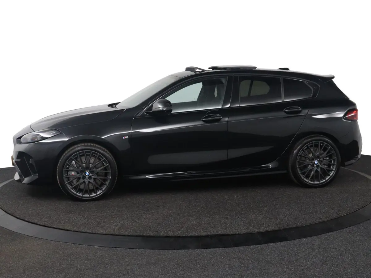 123 xDrive M Sport Pro | Glazen Panoramadak | M Compound Remmen | M Sportstoelen Alcantara Elektrisch | Harman Kardon | Head-Up | Stuur- & Stoelverwarming