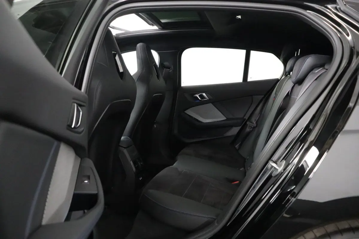 123 xDrive M Sport Pro | Glazen Panoramadak | M Compound Remmen | M Sportstoelen Alcantara Elektrisch | Harman Kardon | Head-Up | Stuur- & Stoelverwarming