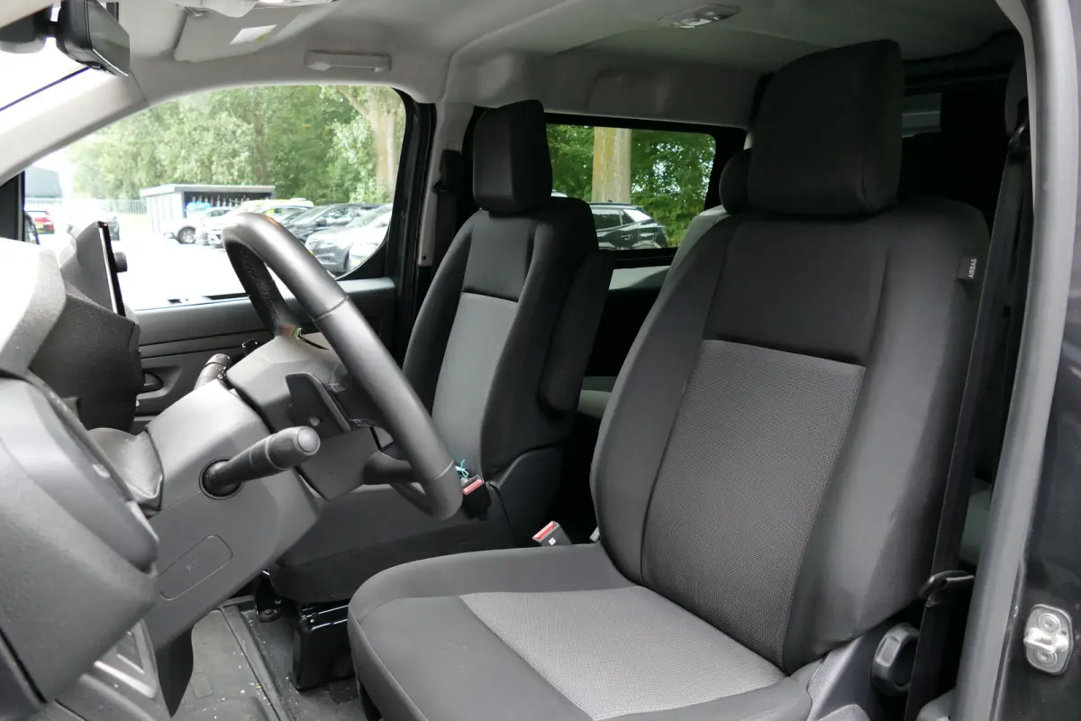 2.0 BLUEHDI 180PK DC 5-ZITS AUTOMAAT / CAMERA / TREKHAAK / STOEL-STUURVERWARMING / KEYLESS / LED / 17" LMV / GLAS-LOOK / NAVI / CLIMA / PDC / BLUETOOTH / CRUISECONTROL / 1E EIGENAAR / SCHITT