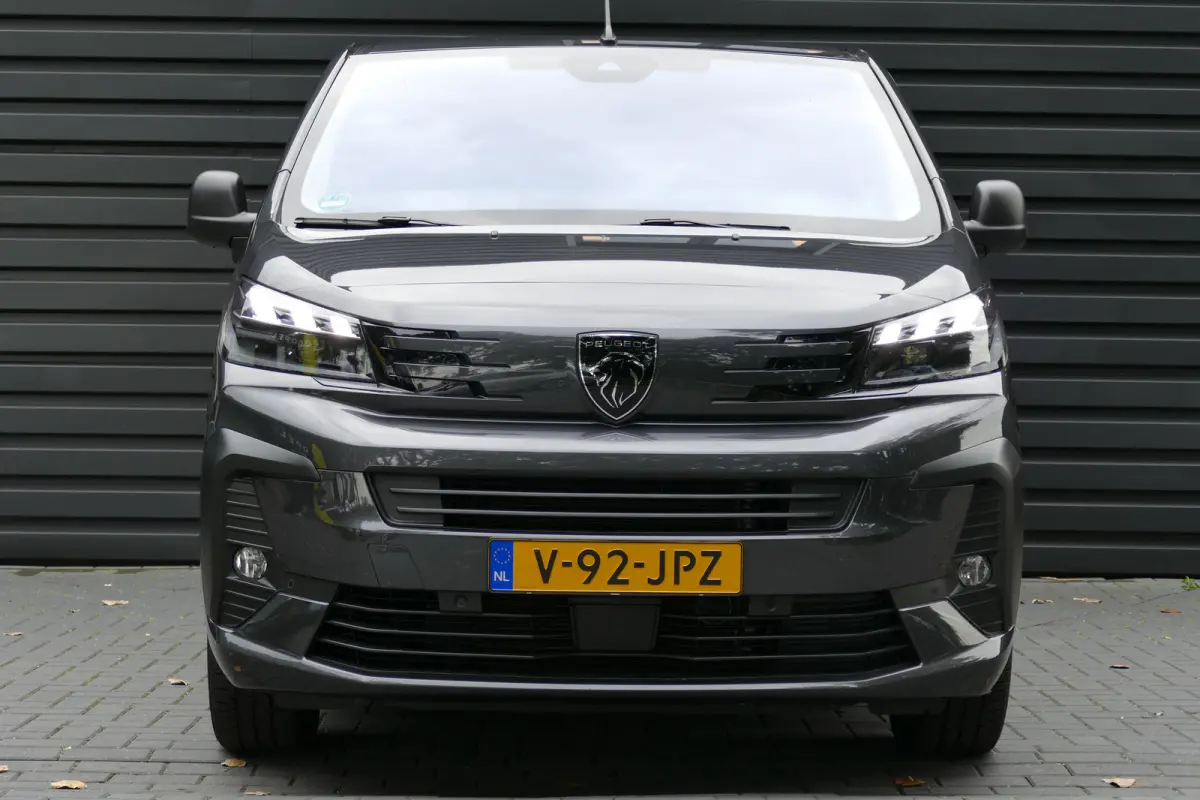 2.0 BLUEHDI 180PK DC 5-ZITS AUTOMAAT / CAMERA / TREKHAAK / STOEL-STUURVERWARMING / KEYLESS / LED / 17" LMV / GLAS-LOOK / NAVI / CLIMA / PDC / BLUETOOTH / CRUISECONTROL / 1E EIGENAAR / SCHITT