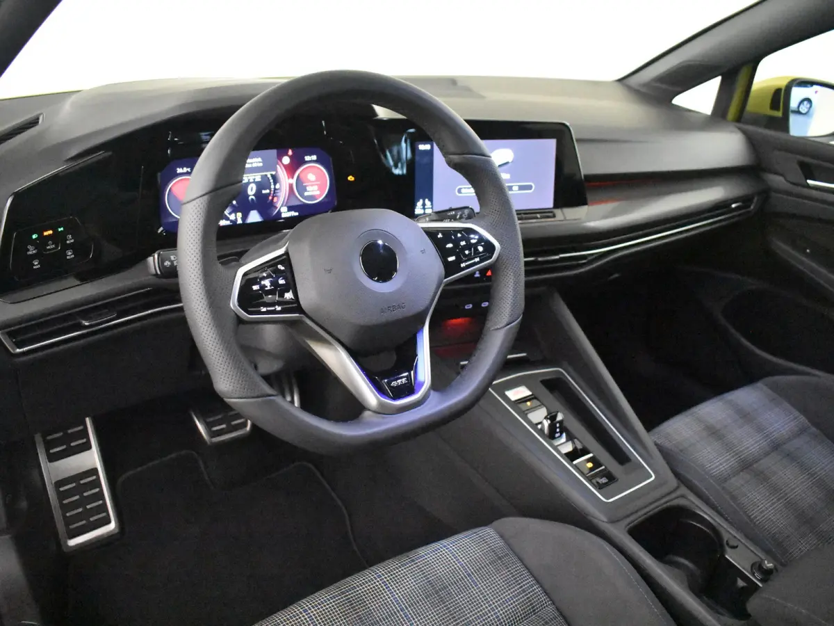 1.4 eHybrid GTE l Pano Dak l Matrix IQ Light l Keyless Entry l Dodehoek detectie | Stoel en Stuurverwarming l Adaptive Cr Control l Camera l DAB | Navi | 19" LMV