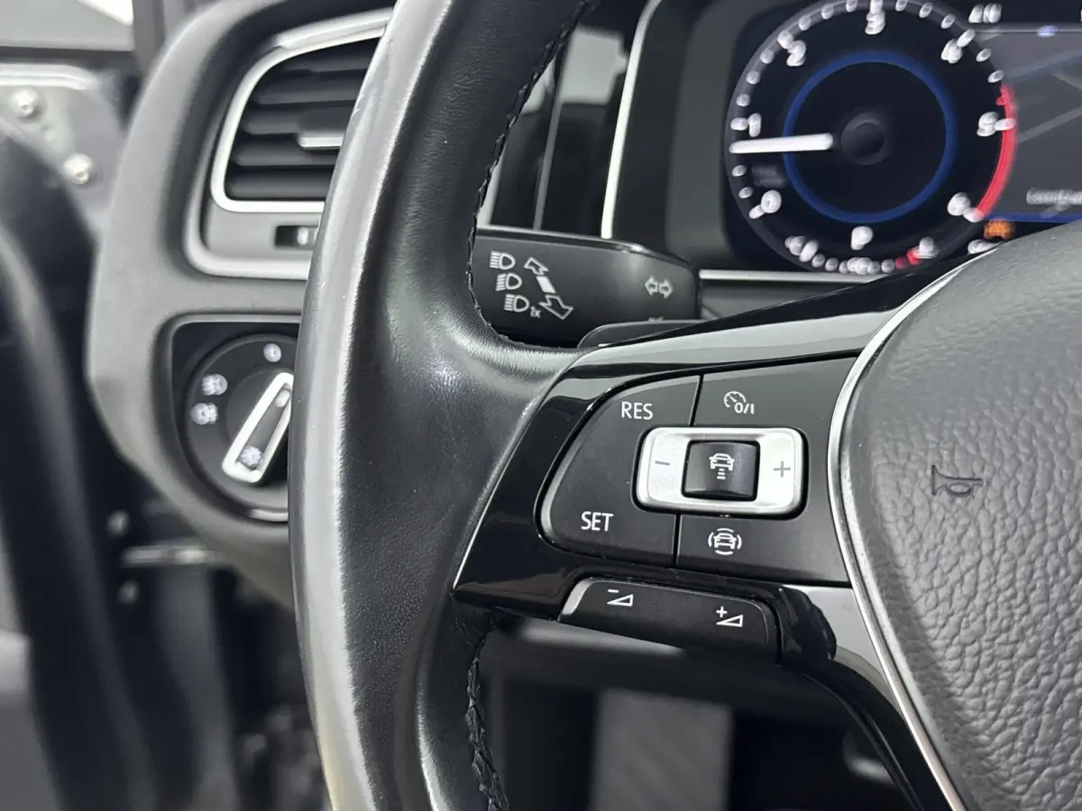1.6 TDI Highline | CAMERA | STOELVERWARMING | PARKEERSENSOREN V+A | DODEHOEK DETECTIE | DIGITAAL DASHBOARD | CLIMATE CONTROL | LED | ERGONOMISCH STOEL | APPLE CARPLAY / ANDROID AUTO |