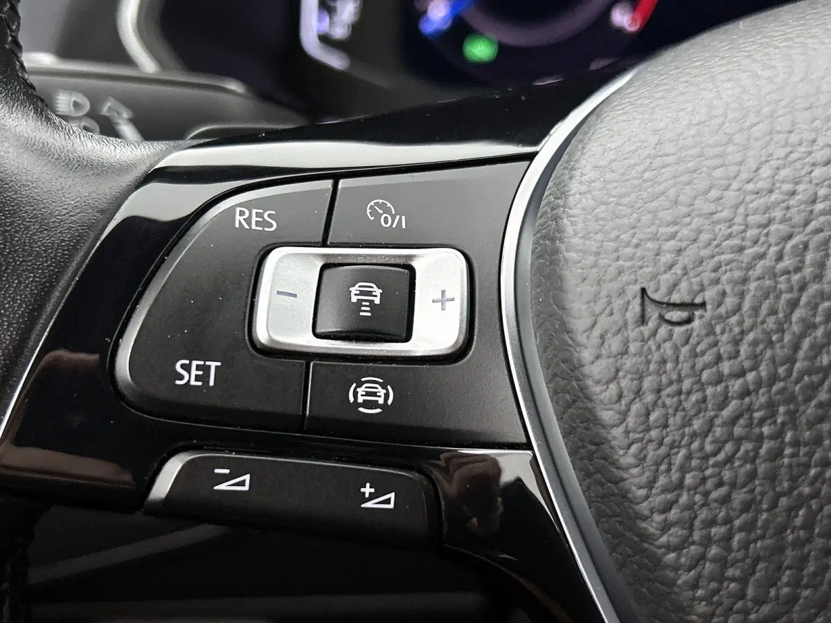 1.5 TSI ACT R-Line 150 PK | Automaat | Keyless | Digitale Cockpit | Elektrische Achterklep | Art-Velours Stoelen | Parkeersensoren | Stoelverwarming |
