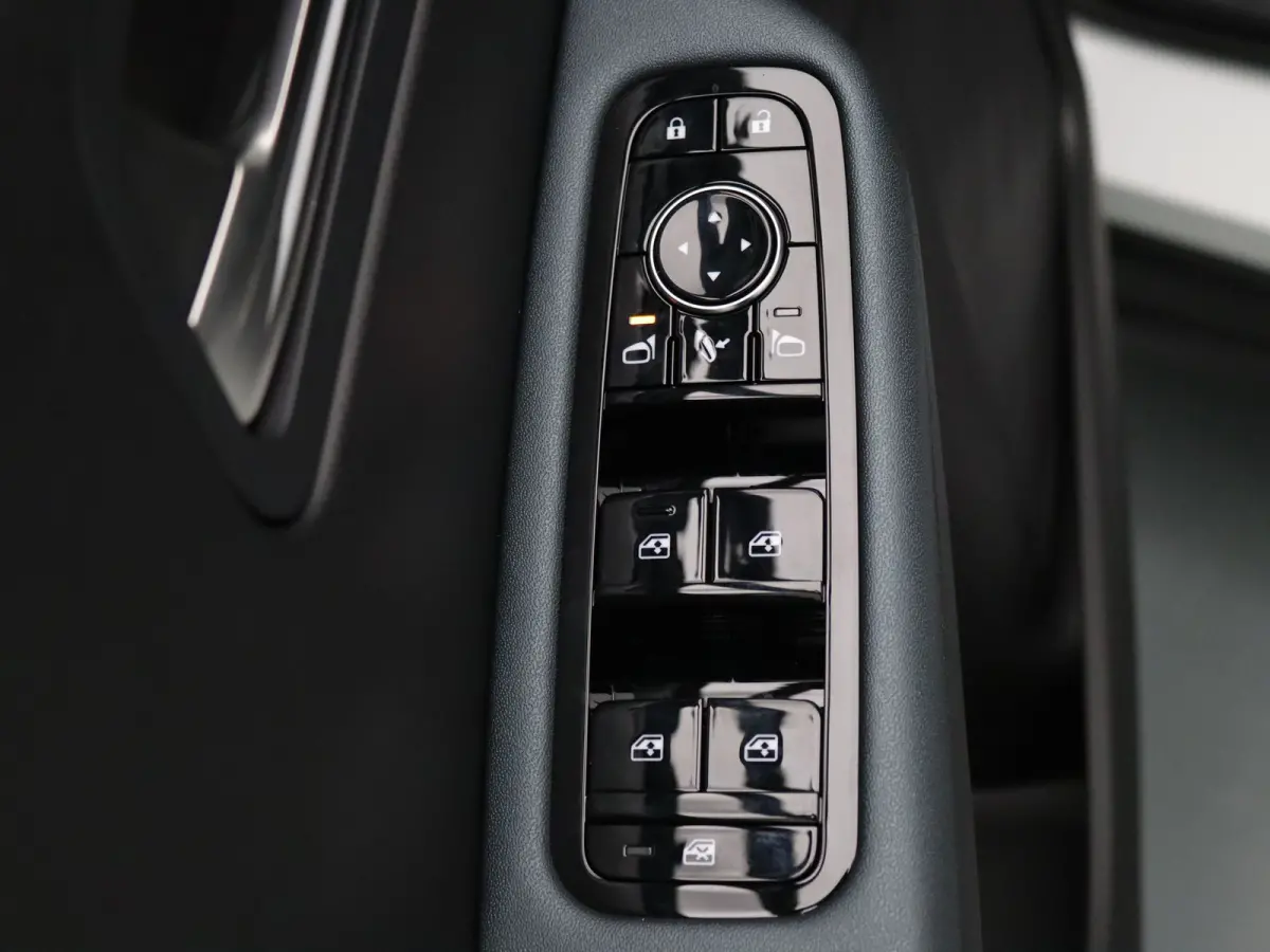 Business Edition 75 kWh Apple Carplay/Android Auto | Climate