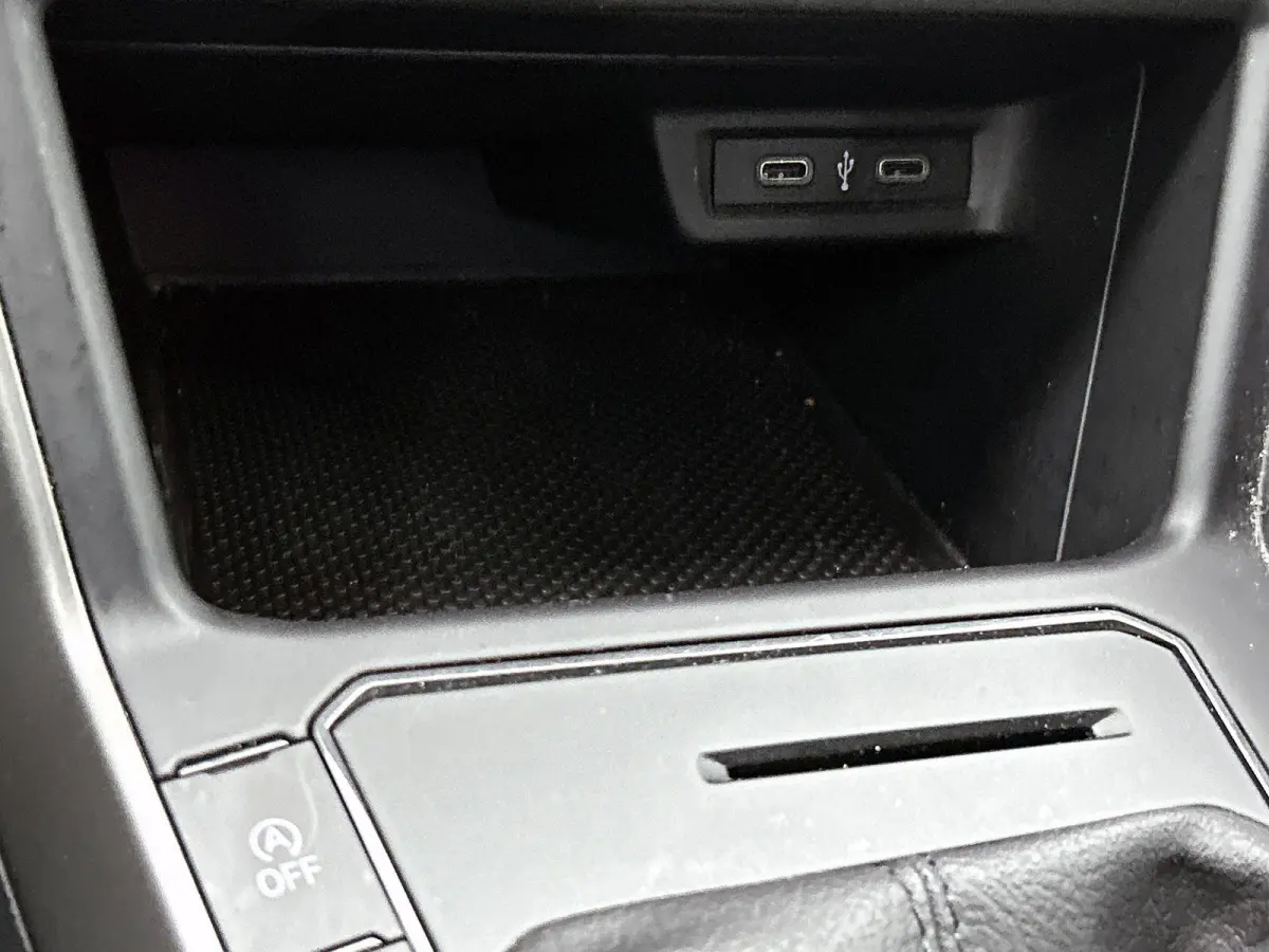 1.0 TSI R-Line Edition | 95 PK | Parkeersensoren | DAB+ Radio | Airco |