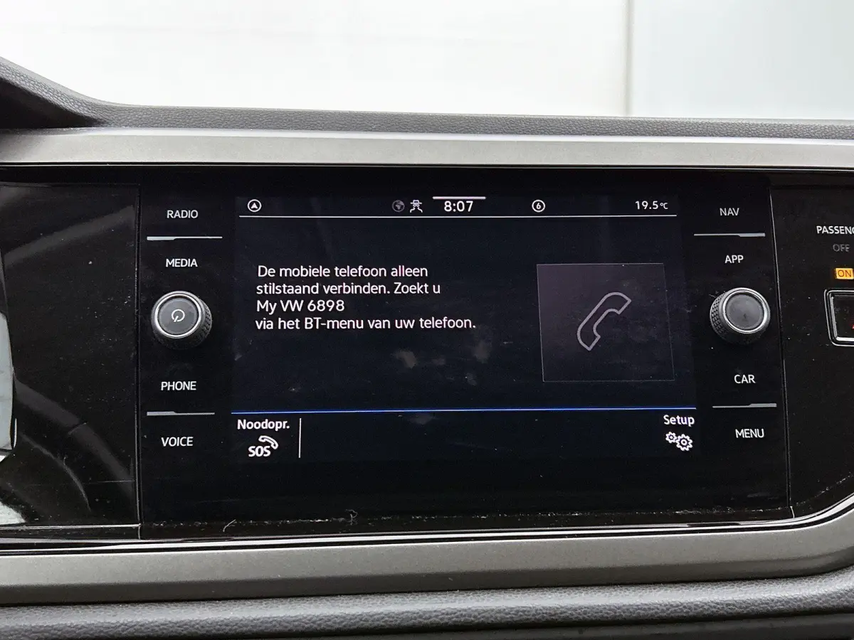 1.0 TSI R-Line Edition | 95 PK | Parkeersensoren | DAB+ Radio | Airco |