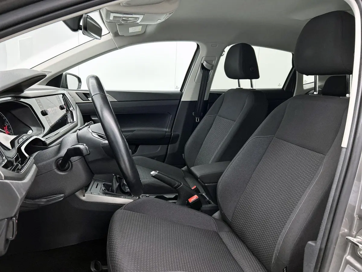 1.0 TSI R-Line Edition | 95 PK | Parkeersensoren | DAB+ Radio | Airco |