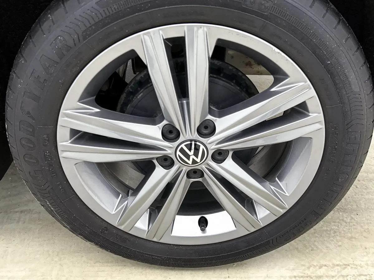 1.0 TSI R-Line Edition | 95 PK | Parkeersensoren | DAB+ Radio | Airco |