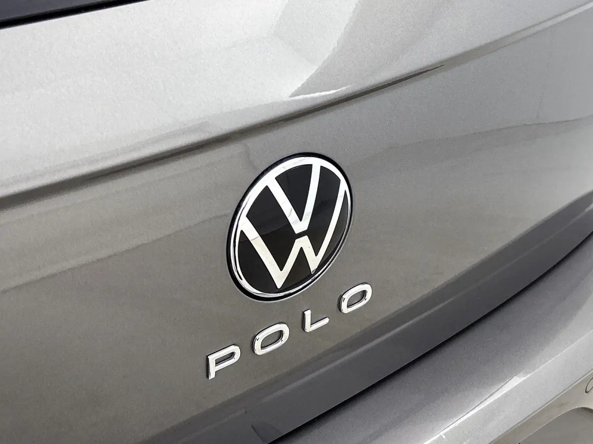 1.0 TSI R-Line Edition | 95 PK | Parkeersensoren | DAB+ Radio | Airco |