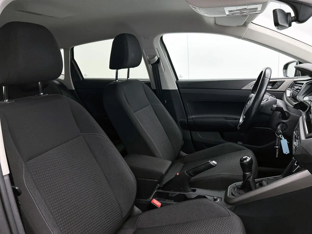 1.0 TSI R-Line Edition | 95 PK | Parkeersensoren | DAB+ Radio | Airco |