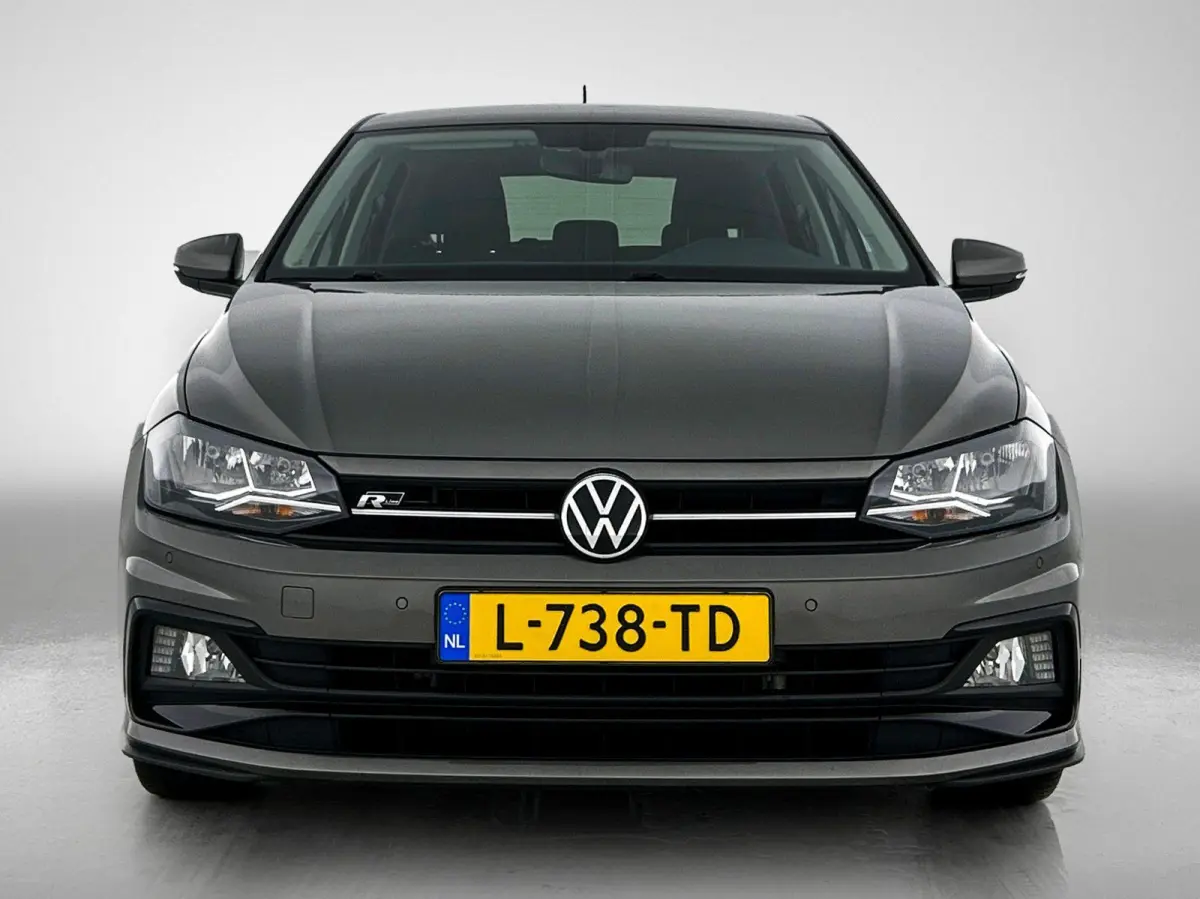1.0 TSI R-Line Edition | 95 PK | Parkeersensoren | DAB+ Radio | Airco |