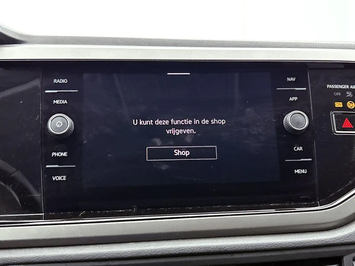 1.0 TSI R-Line Edition | 95 PK | Parkeersensoren | DAB+ Radio | Airco |
