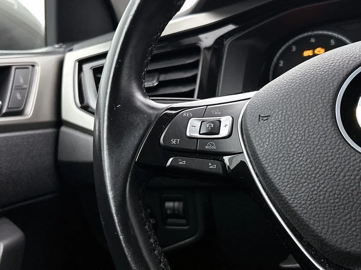 1.0 TSI R-Line Edition | 95 PK | Parkeersensoren | DAB+ Radio | Airco |
