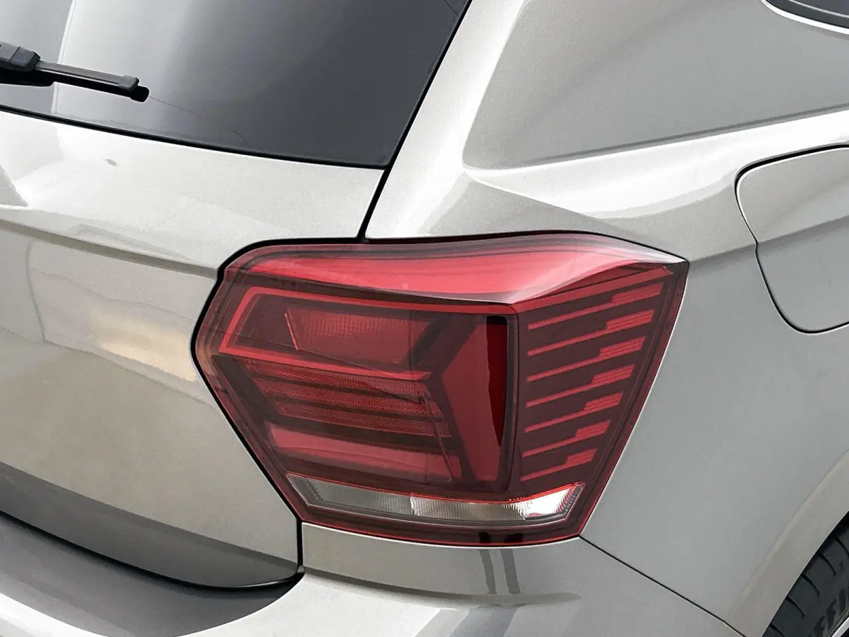 1.0 TSI R-Line Edition | 95 PK | Parkeersensoren | DAB+ Radio | Airco |
