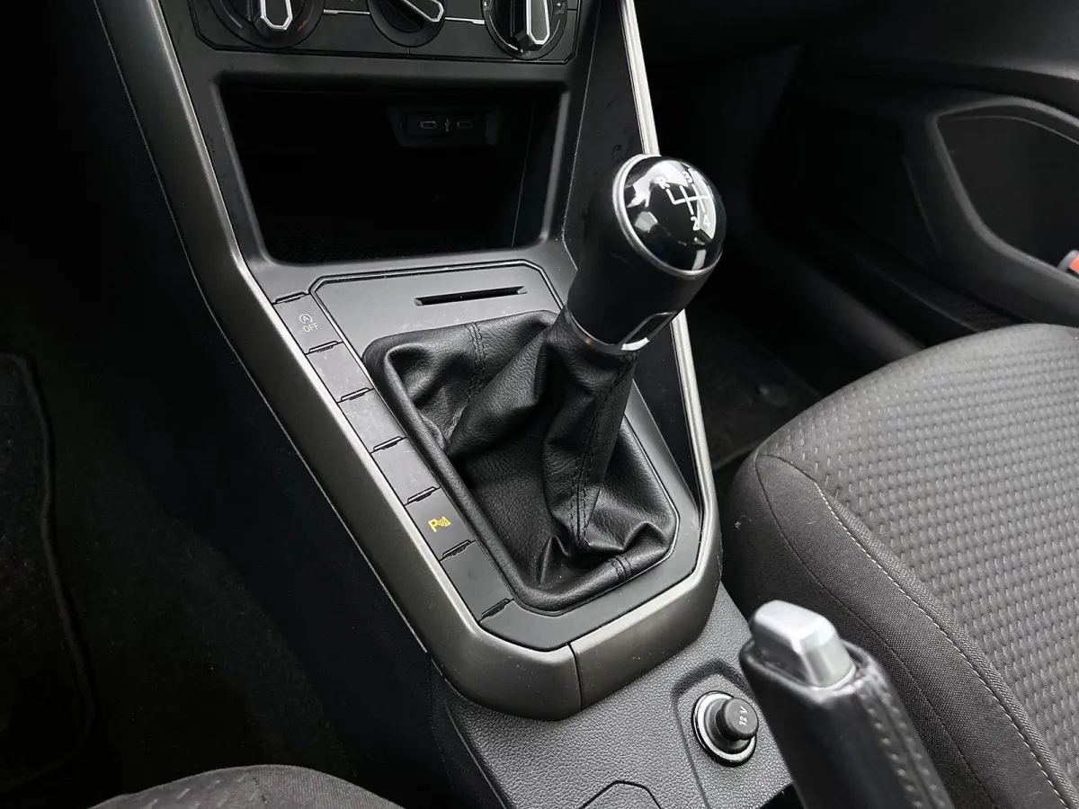 1.0 TSI R-Line Edition | 95 PK | Parkeersensoren | DAB+ Radio | Airco |