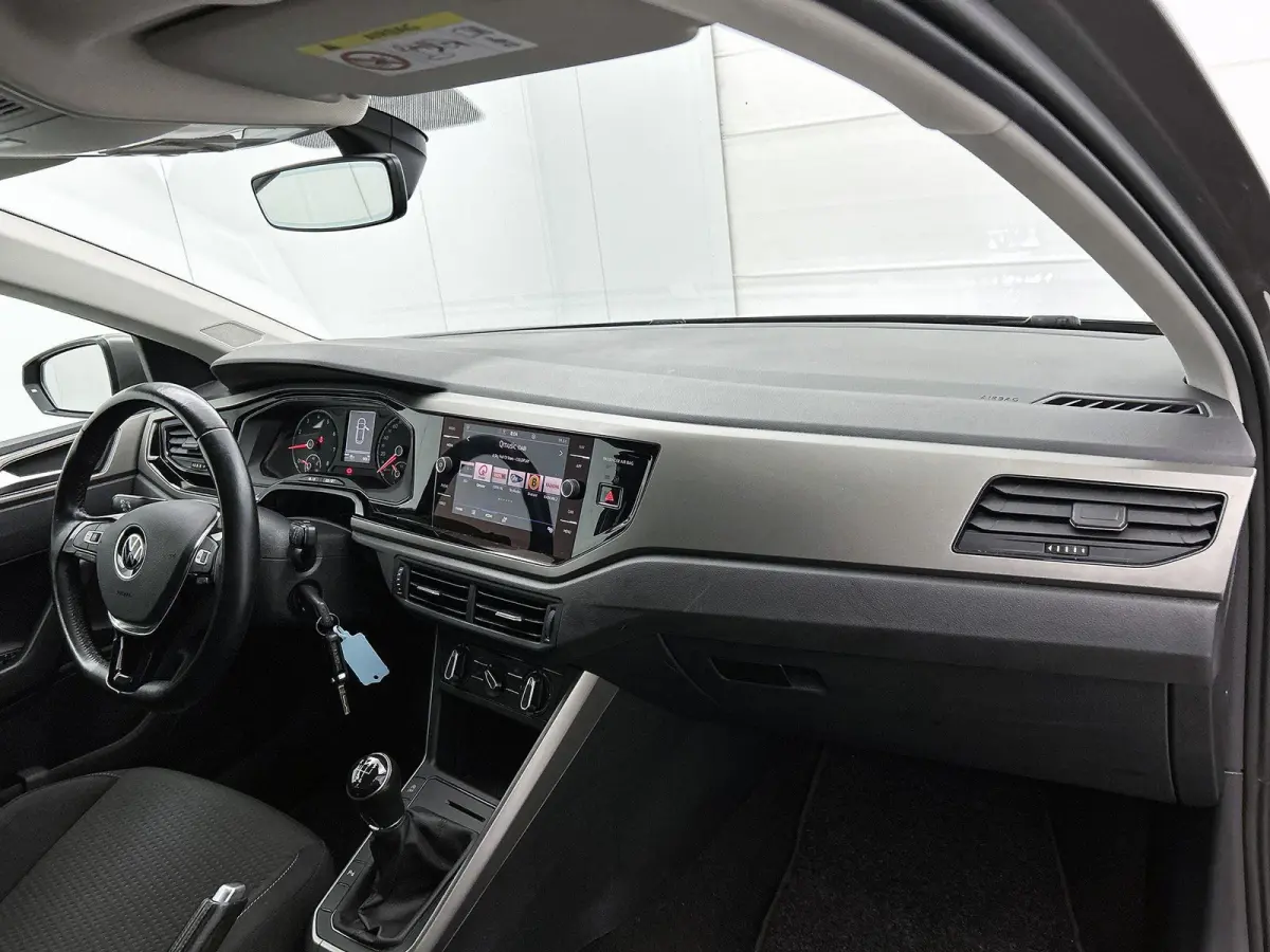 1.0 TSI R-Line Edition | 95 PK | Parkeersensoren | DAB+ Radio | Airco |