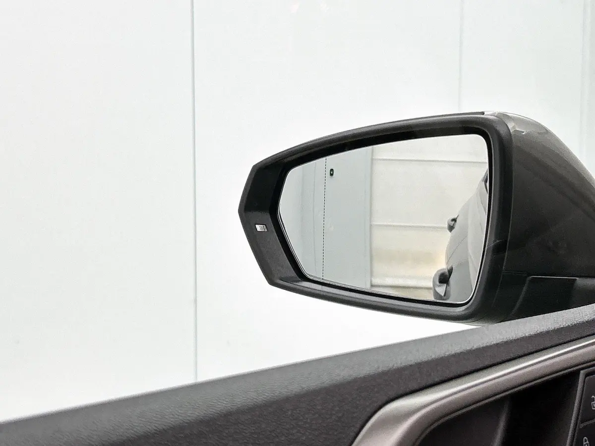 1.0 TSI R-Line Edition | 95 PK | Parkeersensoren | DAB+ Radio | Airco |