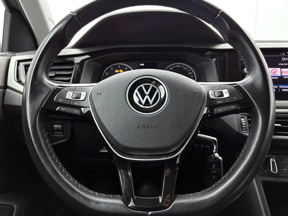 1.0 TSI R-Line Edition | 95 PK | Parkeersensoren | DAB+ Radio | Airco |