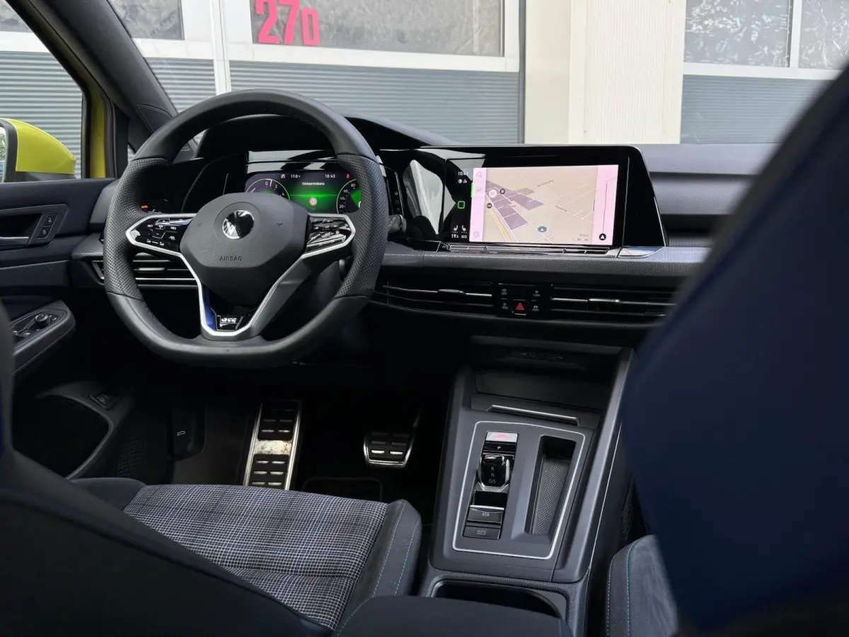 1.4 eHybrid GTE 245PK | Digital Cockpit | Sportstoelen | LED | Stuur/Stoelverwarming | Camera | CarPlay | Adaptive Cruise | Navigatie | Climate