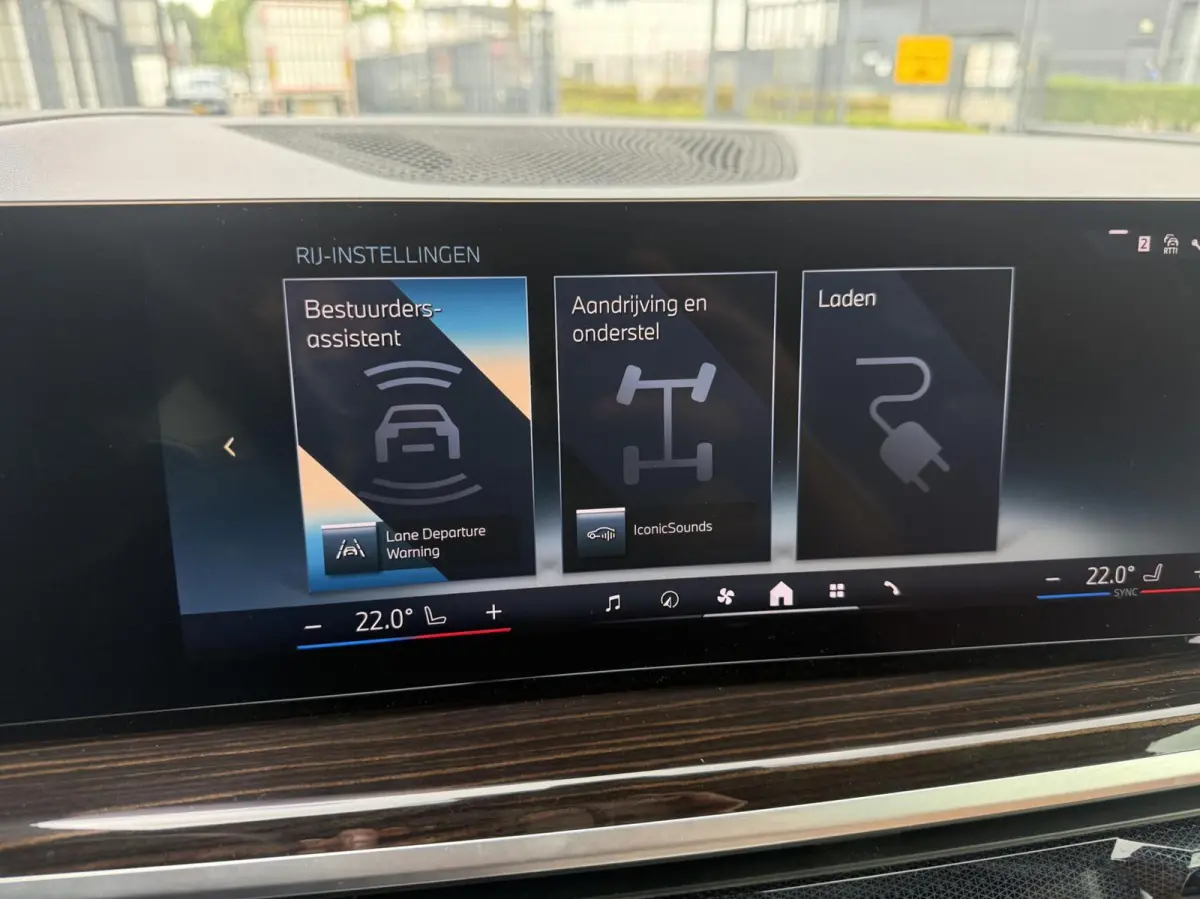 xDrive50e PANO HEAD UP LUCHTVERING