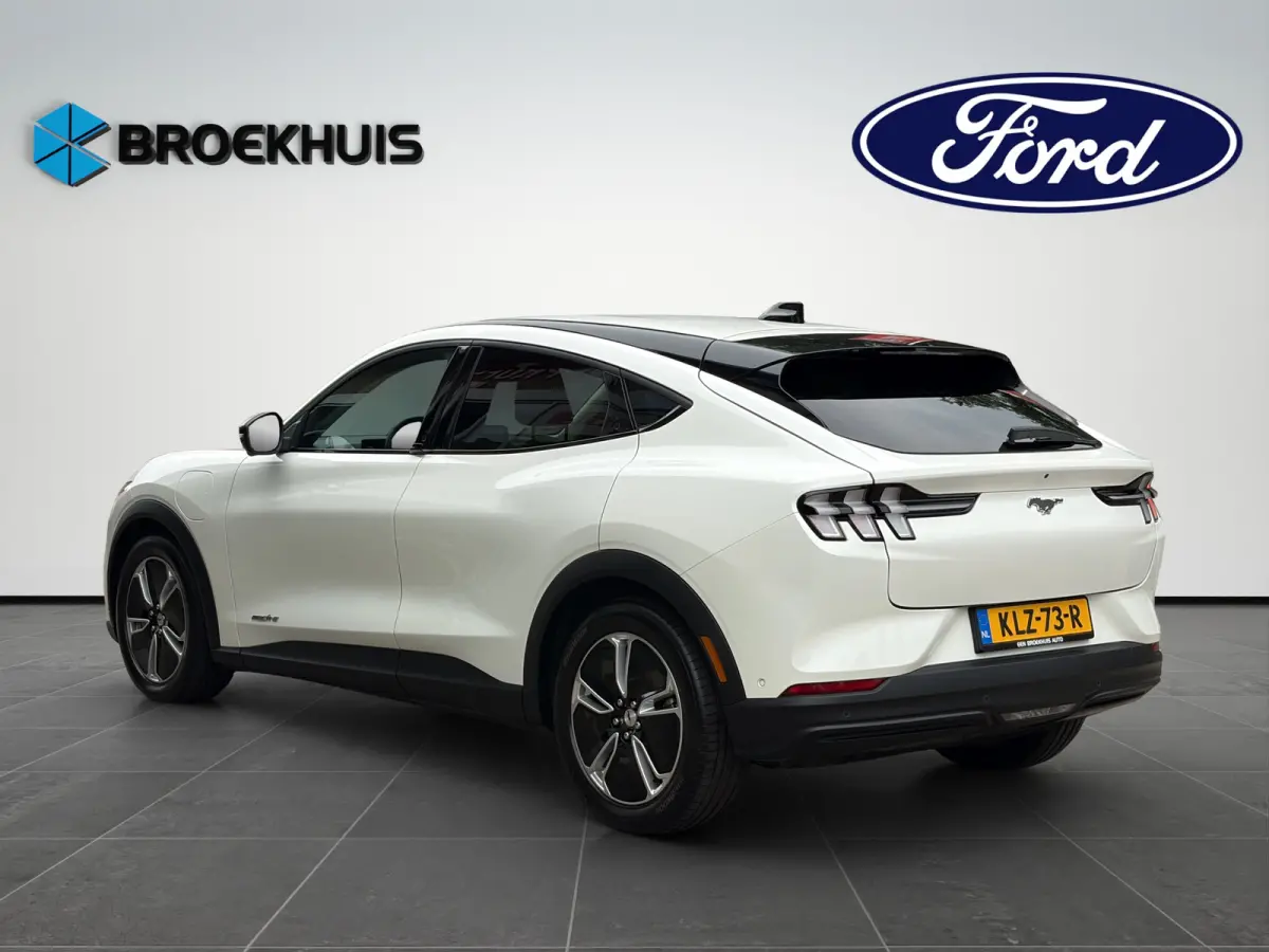 RWD 75 kWh 269pk | Camera v&a | Adaptive Cruise | Winter Pack | Star White Metallic |