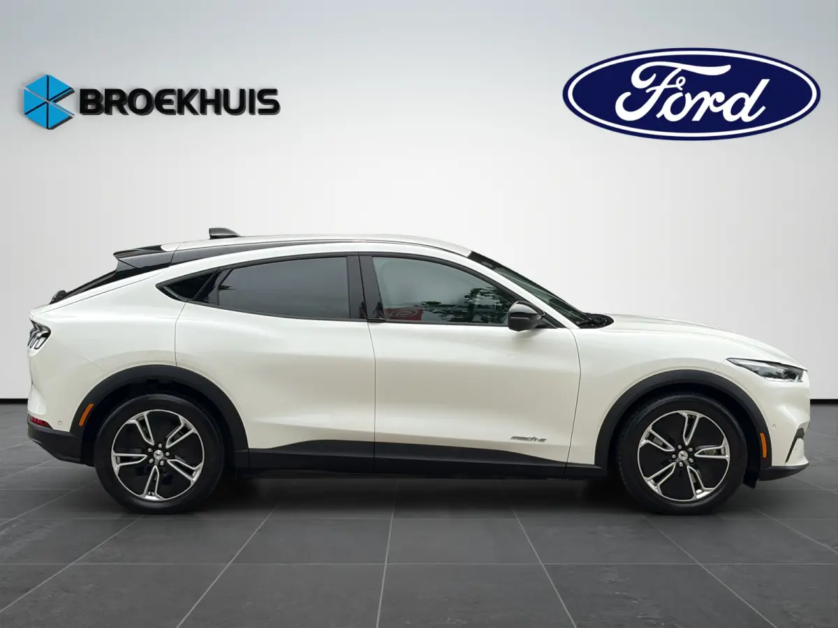 RWD 75 kWh 269pk | Camera v&a | Adaptive Cruise | Winter Pack | Star White Metallic |