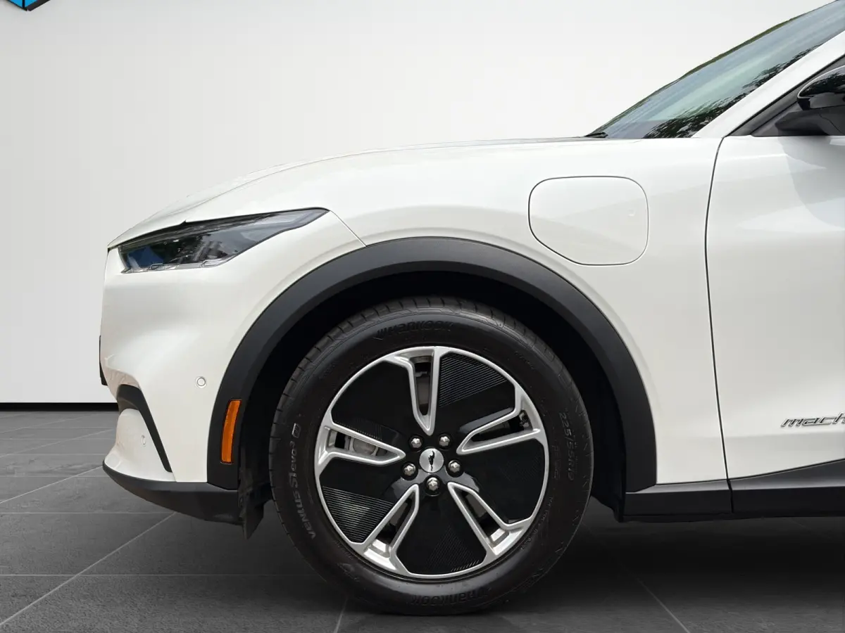 RWD 75 kWh 269pk | Camera v&a | Adaptive Cruise | Winter Pack | Star White Metallic |