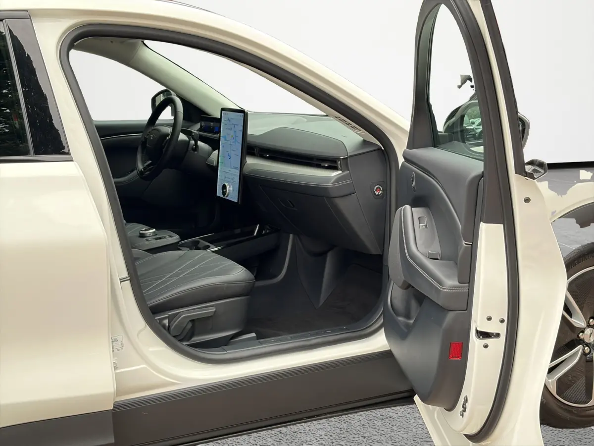 RWD 75 kWh 269pk | Camera v&a | Adaptive Cruise | Winter Pack | Star White Metallic |