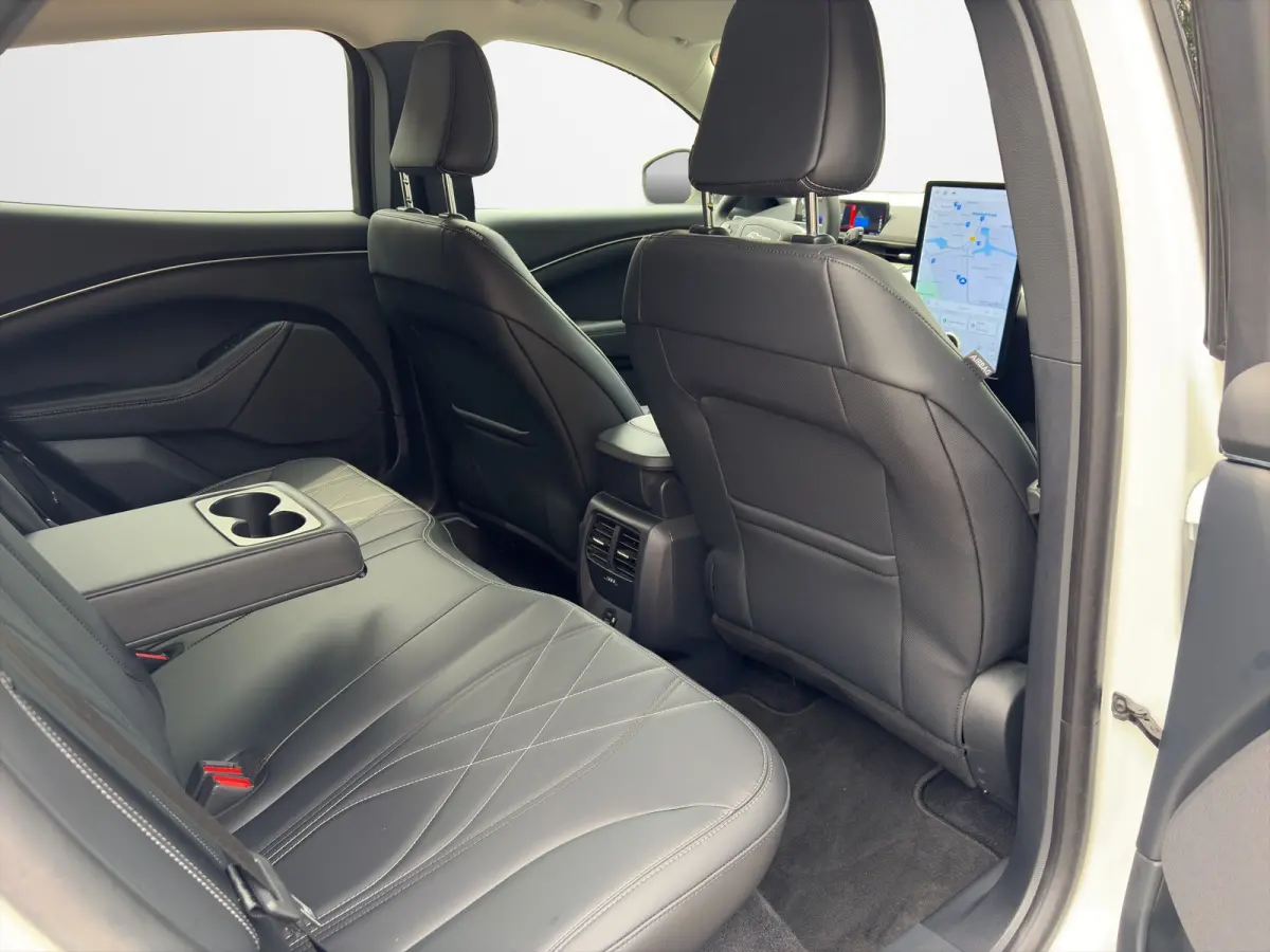 RWD 75 kWh 269pk | Camera v&a | Adaptive Cruise | Winter Pack | Star White Metallic |