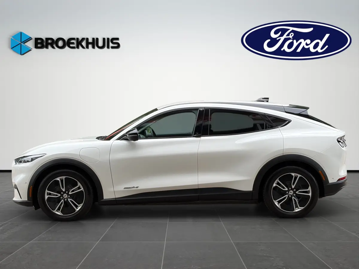 RWD 75 kWh 269pk | Camera v&a | Adaptive Cruise | Winter Pack | Star White Metallic |