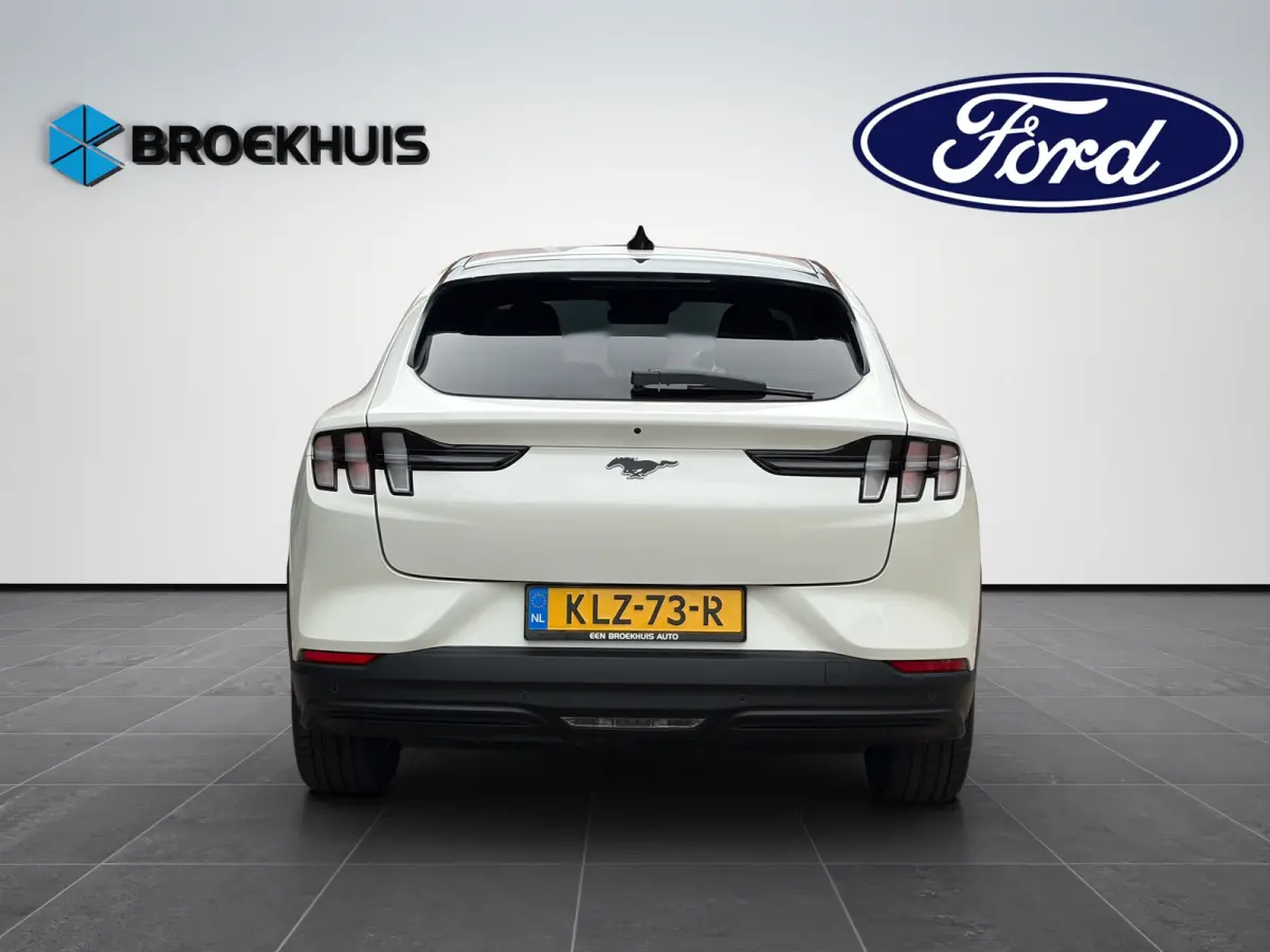 RWD 75 kWh 269pk | Camera v&a | Adaptive Cruise | Winter Pack | Star White Metallic |