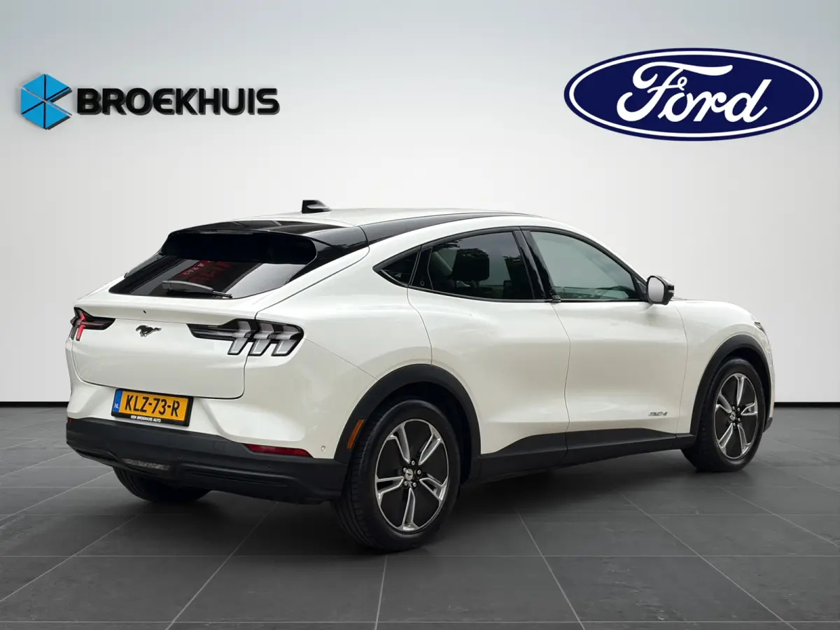 RWD 75 kWh 269pk | Camera v&a | Adaptive Cruise | Winter Pack | Star White Metallic |