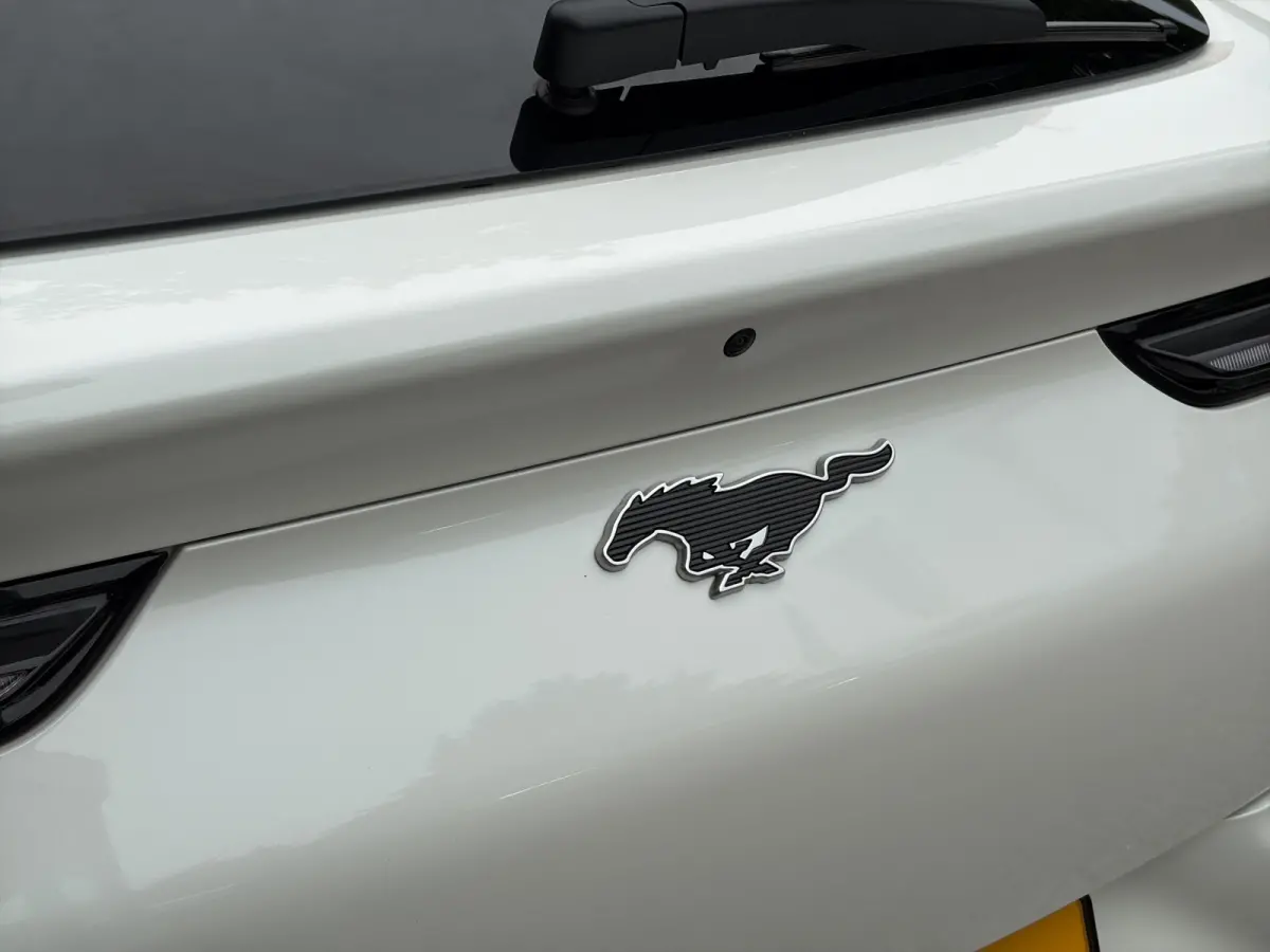 RWD 75 kWh 269pk | Camera v&a | Adaptive Cruise | Winter Pack | Star White Metallic |