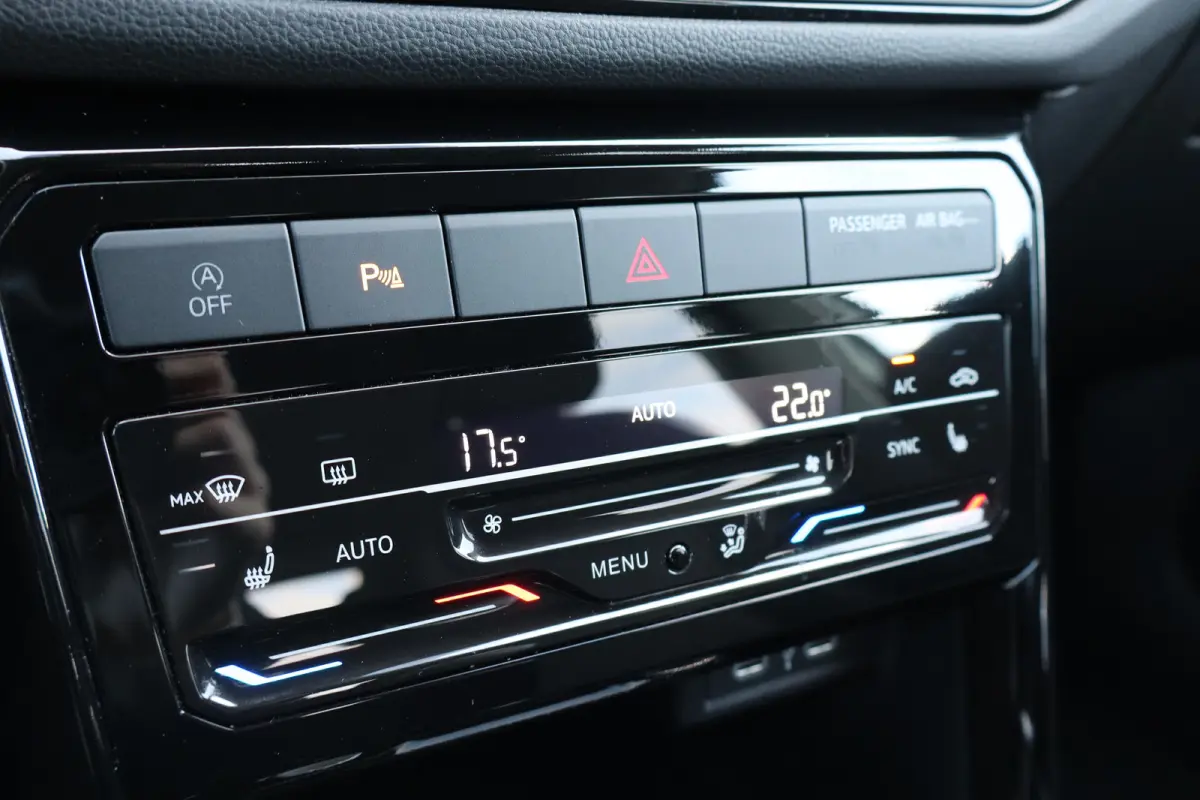 1.0 TSI Life Edition 95PK | Achteruitrijcamera | Airco | Apple Carplay/Android Auto|telefoonintegratie premium