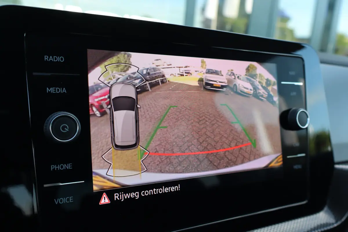 1.0 TSI Life Edition 95PK | Achteruitrijcamera | Airco | Apple Carplay/Android Auto|telefoonintegratie premium