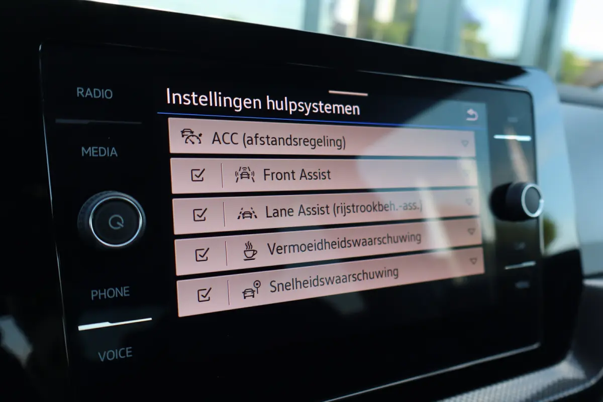 1.0 TSI Life Edition 95PK | Achteruitrijcamera | Airco | Apple Carplay/Android Auto|telefoonintegratie premium