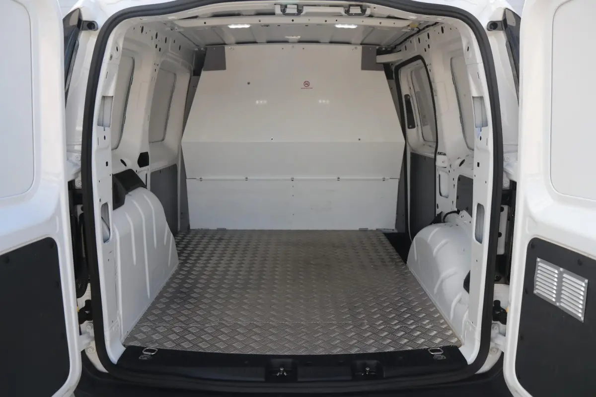 2.0 TDI 75pk Trend | App Connect | Cruise Control | Parkeersensoren Achter | Ventilatie in Laadruimte | Airco | DAB+