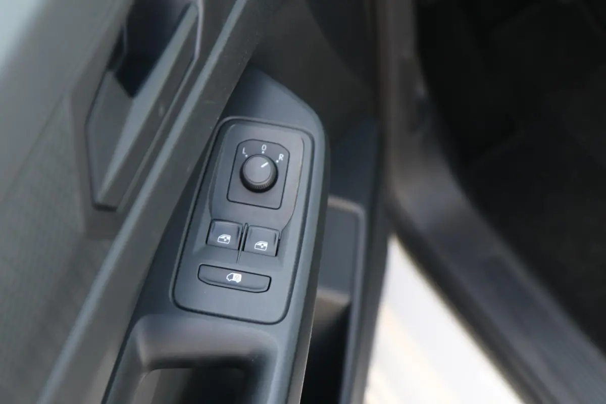 2.0 TDI 75pk Trend | App Connect | Cruise Control | Parkeersensoren Achter | Ventilatie in Laadruimte | Airco | DAB+