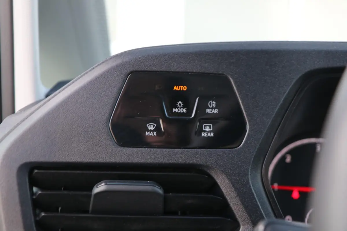 2.0 TDI 75pk Trend | App Connect | Cruise Control | Parkeersensoren Achter | Ventilatie in Laadruimte | Airco | DAB+