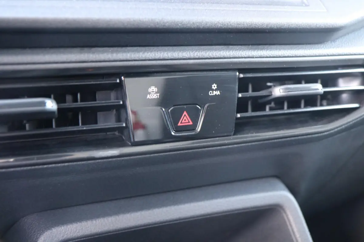2.0 TDI 75pk Trend | App Connect | Cruise Control | Parkeersensoren Achter | Ventilatie in Laadruimte | Airco | DAB+